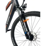 Nahaufnahme der Federgabel eines E-Rock X1 MTB E-Bikes