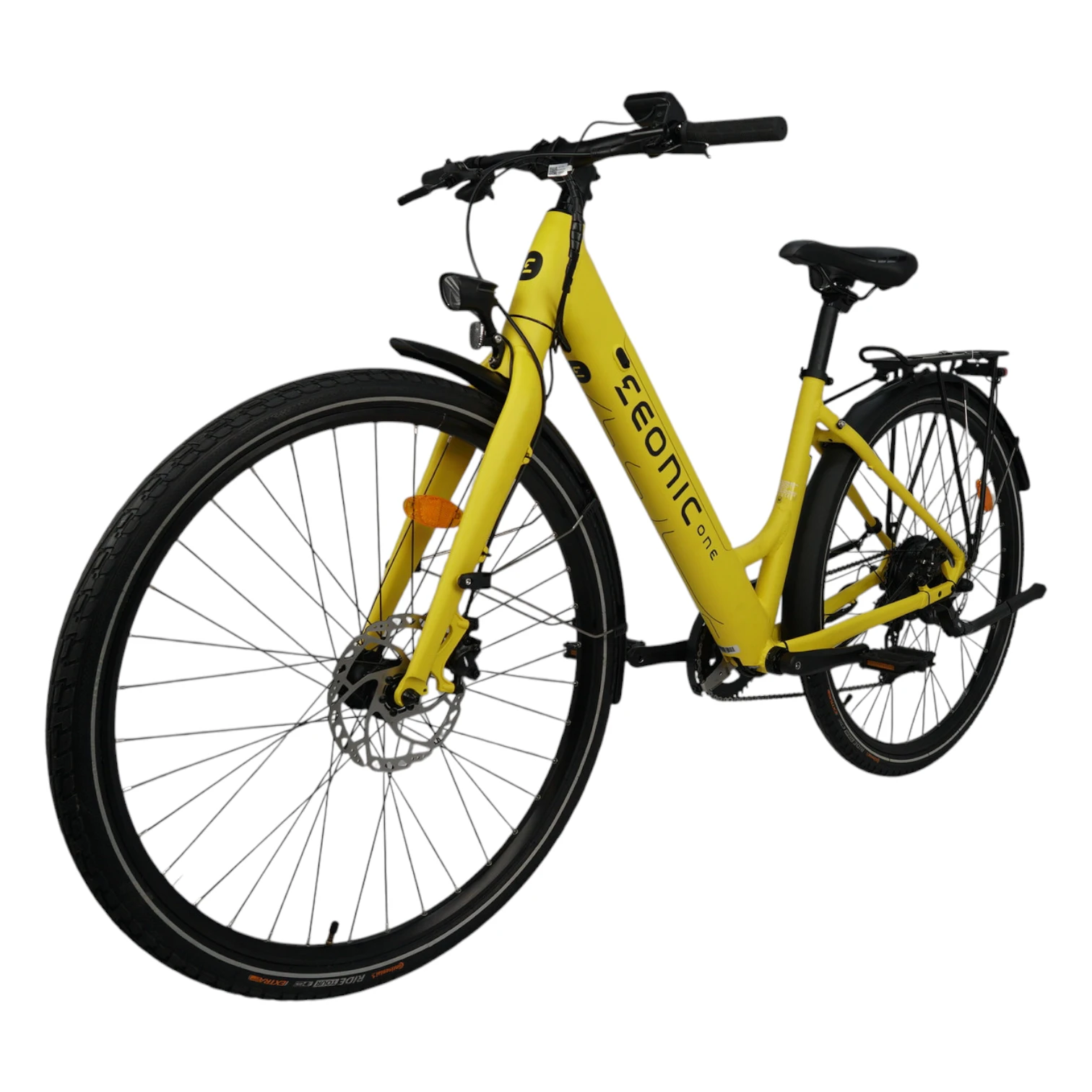 E-Bikes kaufen – Schräge Frontansicht des gelben Eonic One Comfort Limited E-Bikes mit Fokus auf das Continental-Vorderrad, die hydraulische Scheibenbremse, den LED-Frontscheinwerfer und den breiten Lenker mit Steuereinheit auf weißem Hintergrund.