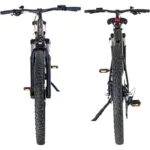 Zwei E-Bikes der Marke UrbanBiker UB300 in Hinteransicht