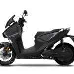 Horwin kaufen: Mattgrauer Elektroroller Horwin SK3 Plus in der linken Profilansicht mit sportlichem Design, Windschild, LED-Scheinwerfer und schwarzem Sitz.