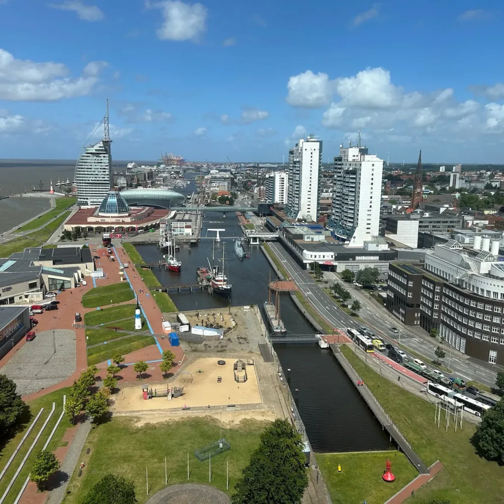 E-Bikes kaufen in Bremerhaven – Blick von oben auf die Stadt