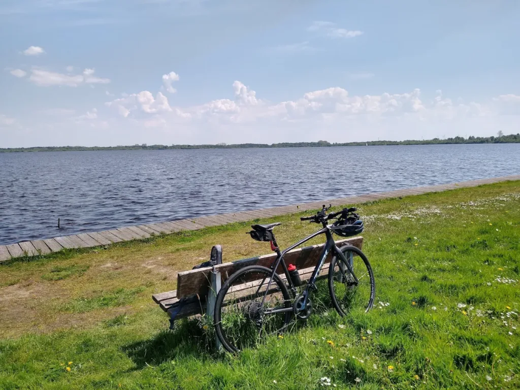E-Bikes kaufen in Geestland – Umgebung mit See und Radwegen