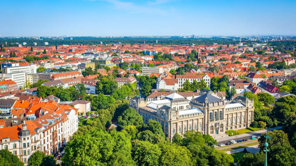 E-Bikes kaufen in Hannover – Panorama der Stadt von oben