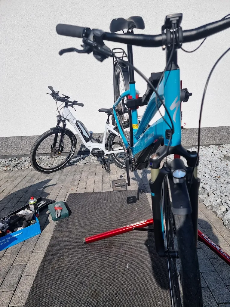 E-Bikes kaufen in Calden - bike-mobil Mobile Fahrradreparatur im Einsatz