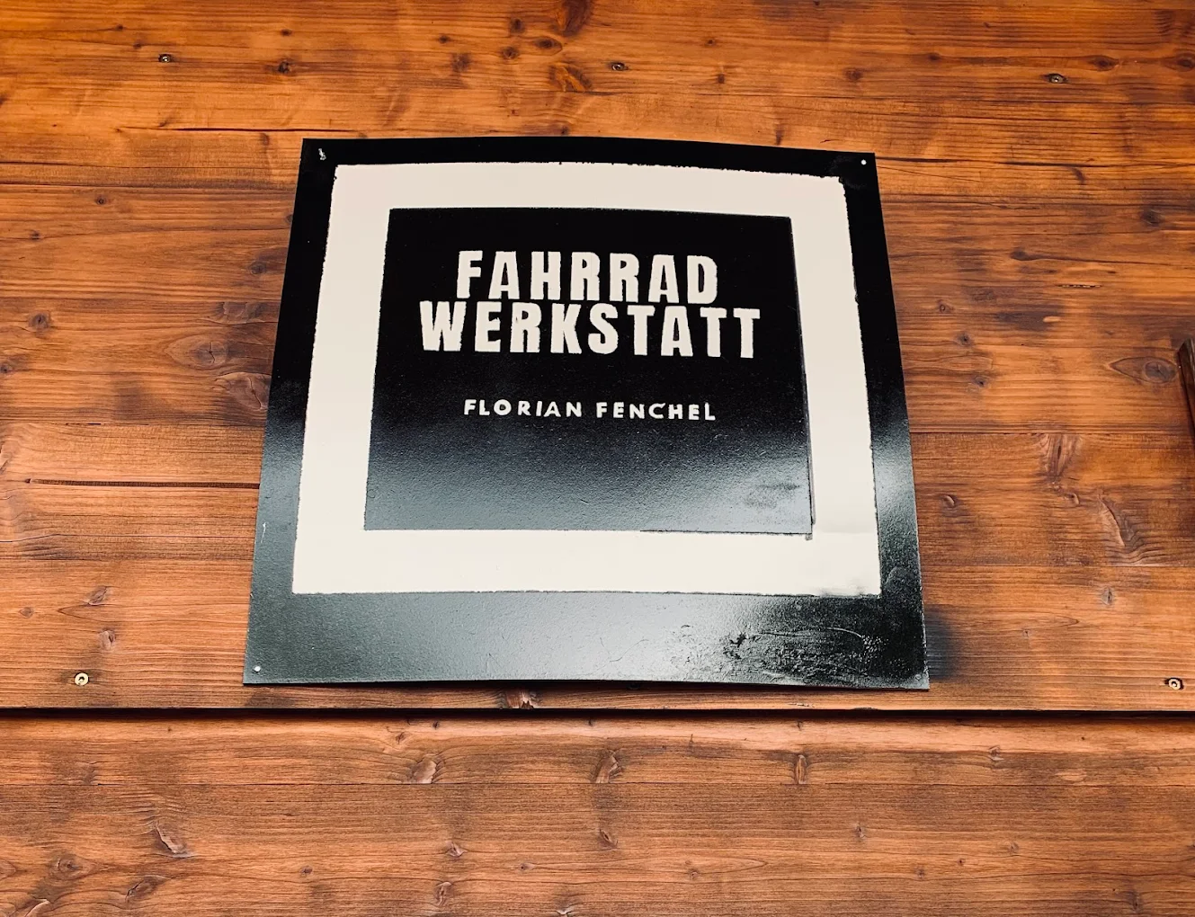 E-Bikes kaufen in Stutensee - Tabelle an der Wand von Fahrradwerkstatt Florian Fenchel