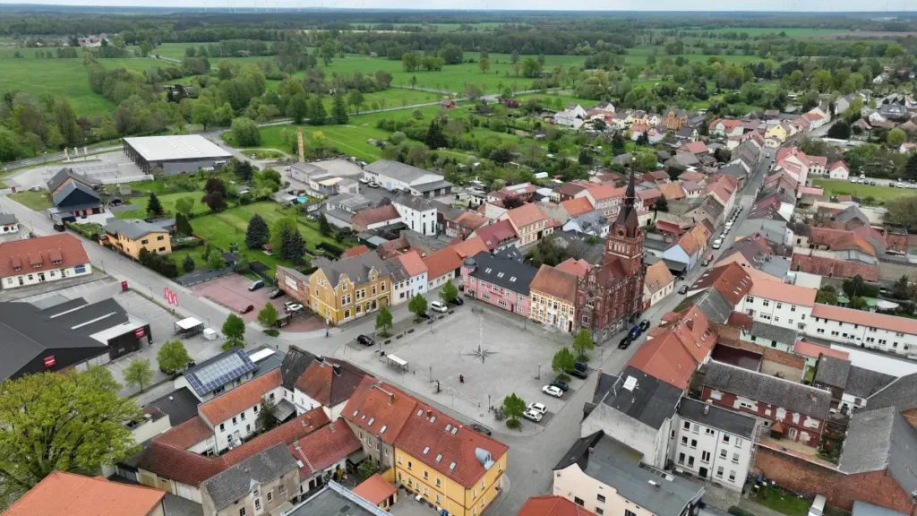 E-Bikes kaufen in Golßen - Ortsbild mit Häusern, Straßen und Grünflächen