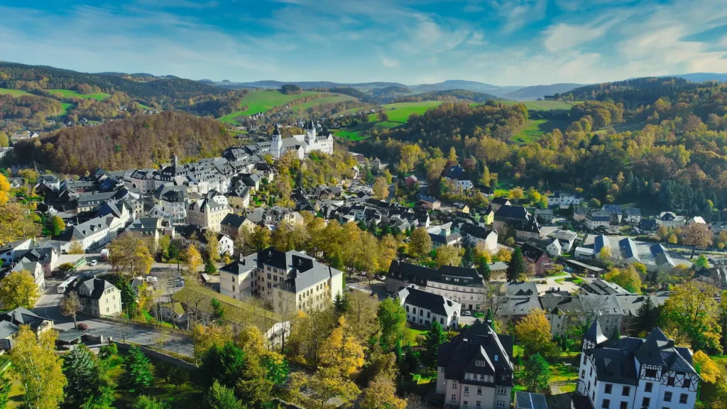 E-Bikes kaufen in Schwarzenberg/Erzgebirge - Blick auf die Dächer der Stadt