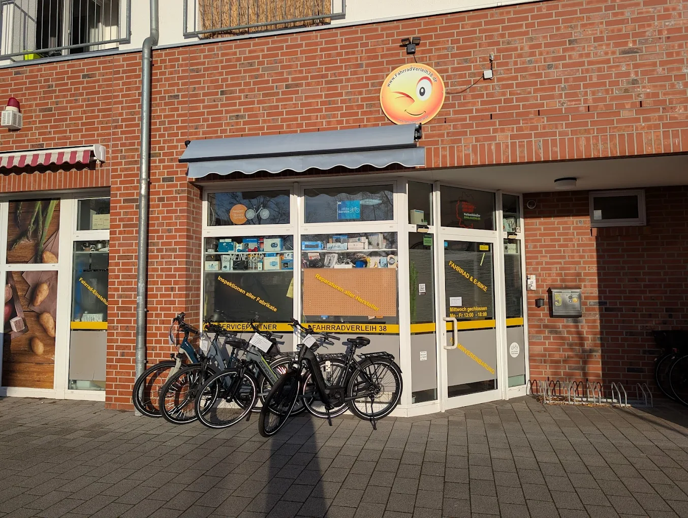 E-Bikes kaufen in Meine - Außenansicht von FahrradVerleih38 mit Eingangsbereich