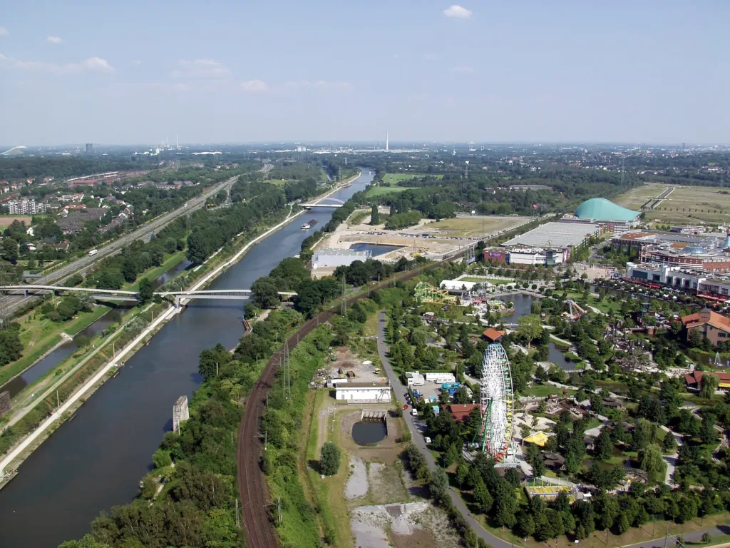 E-Bikes kaufen in Oberhausen - Blick über Oberhausen mit moderner Stadtlandschaft