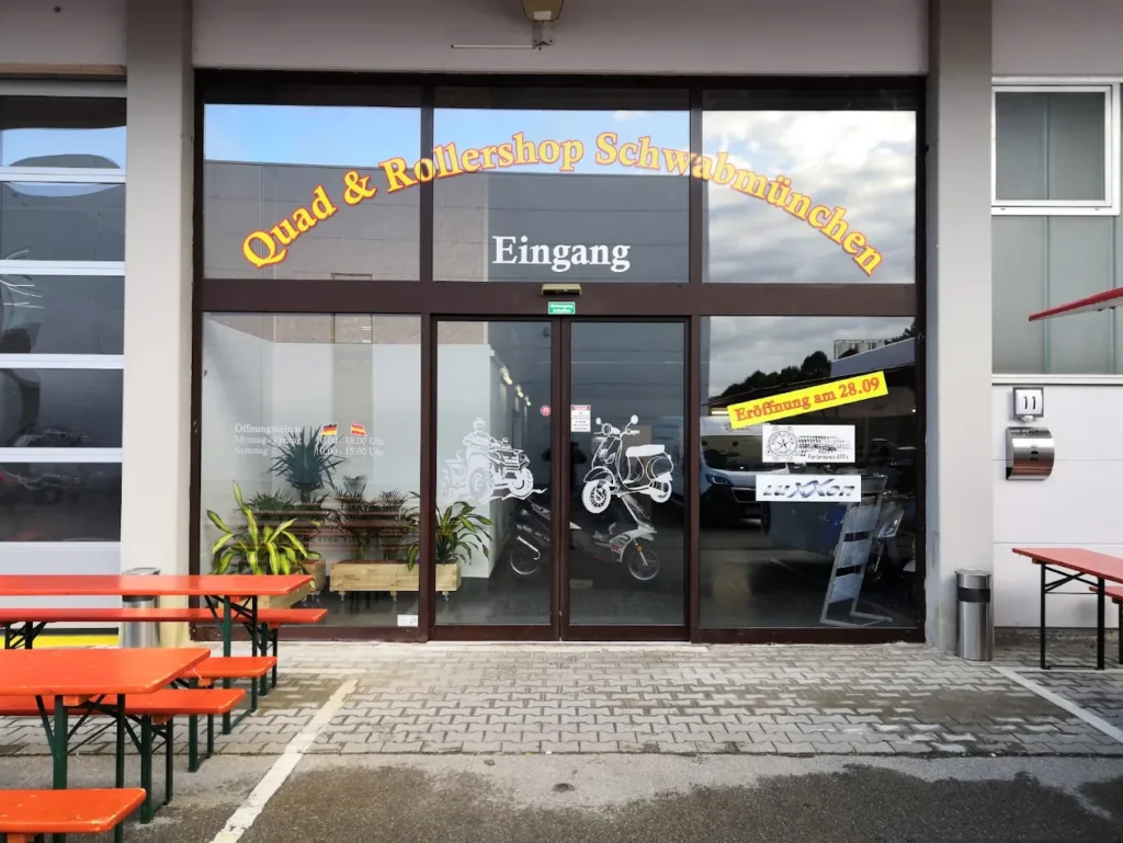 E-Bikes kaufen in Schwabmünchen - Außenansicht von Quad & Rollershop Schwabmünchen GmbH mit Eingangsbereich