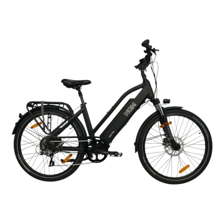 NCM T7s E-Citybike komfortables E-Bike mit tiefem Einstieg in Schwarz und einer Reichweite bis zu 150 km, Vorderrad zeigt nach rechts in der Profilansicht